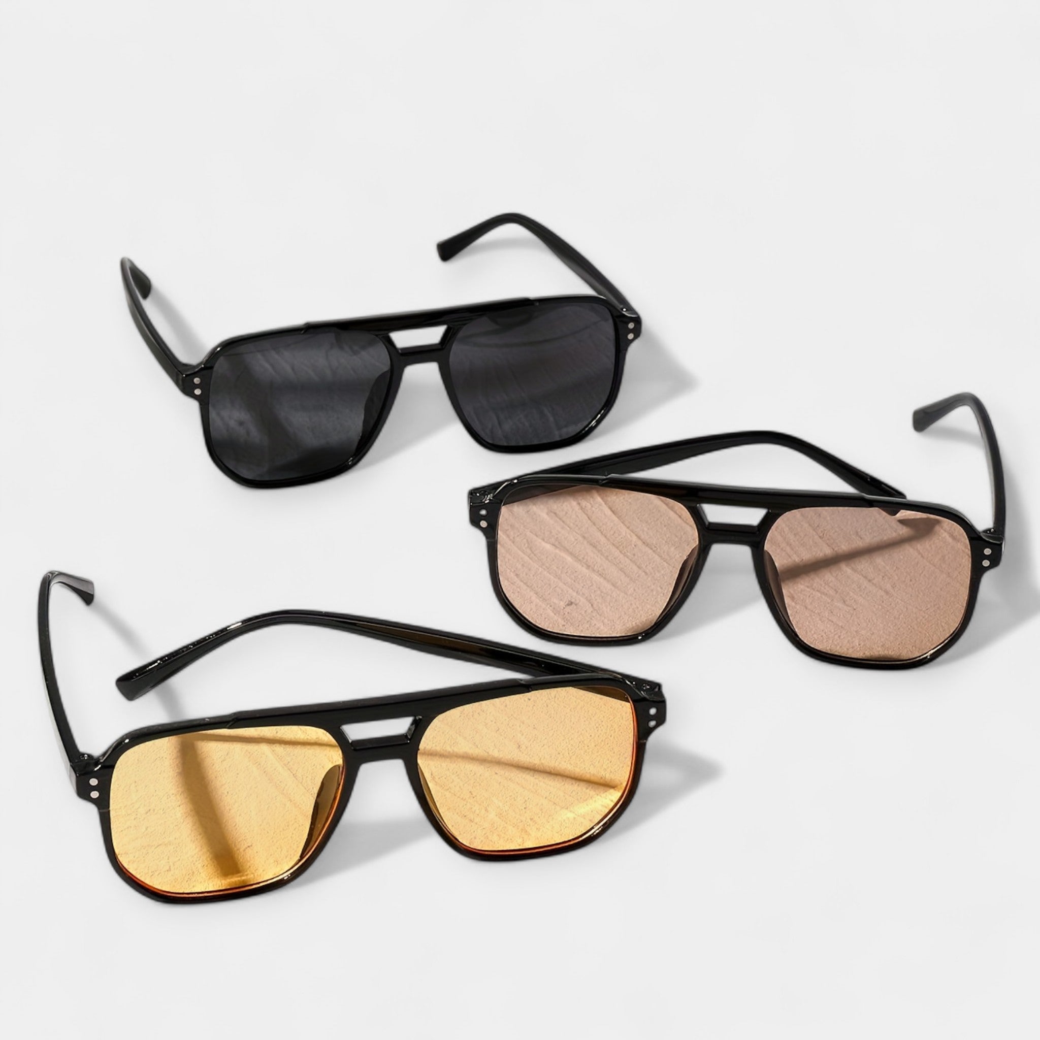 Štvorcové okuliare s nitmi