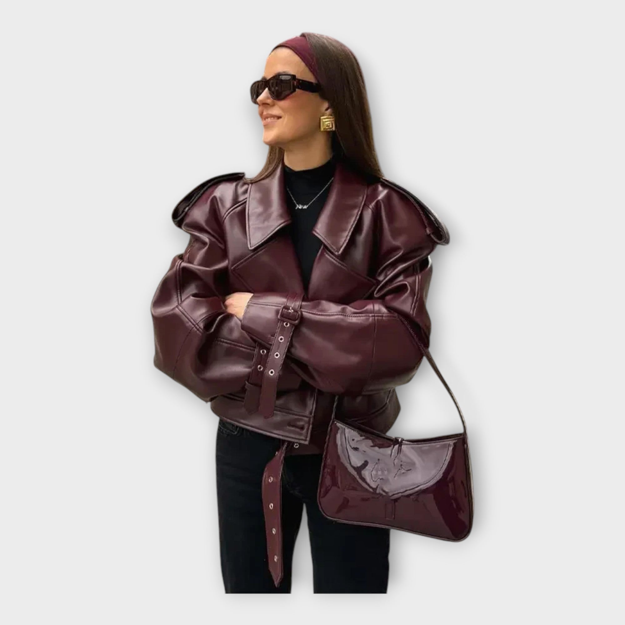 Kožená Bunda s Pásom a Modernými Detailmi