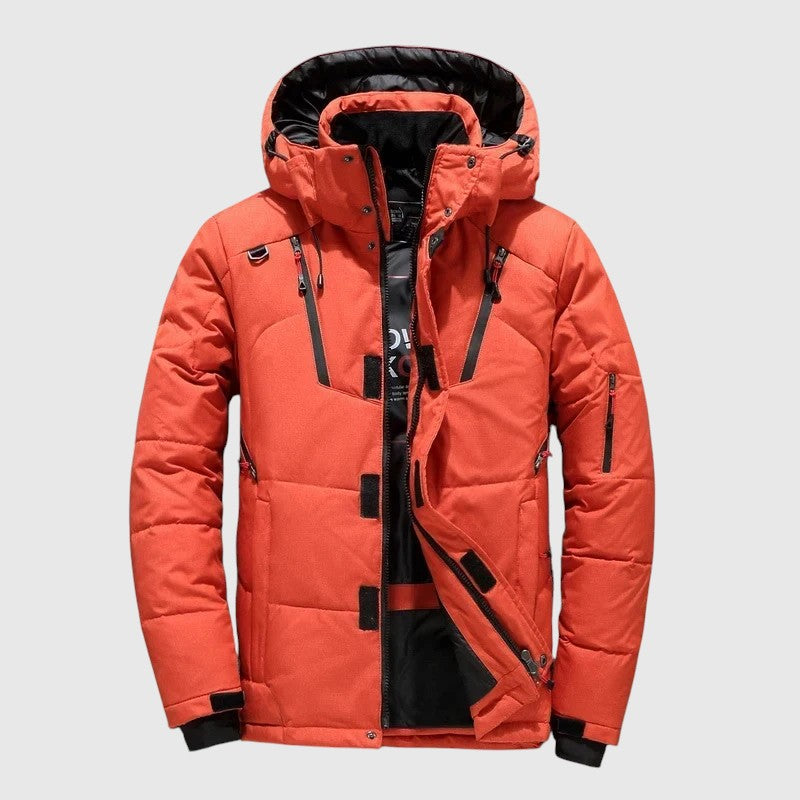 André – Hrejivé bundy s kapucňou a technickými detailmi